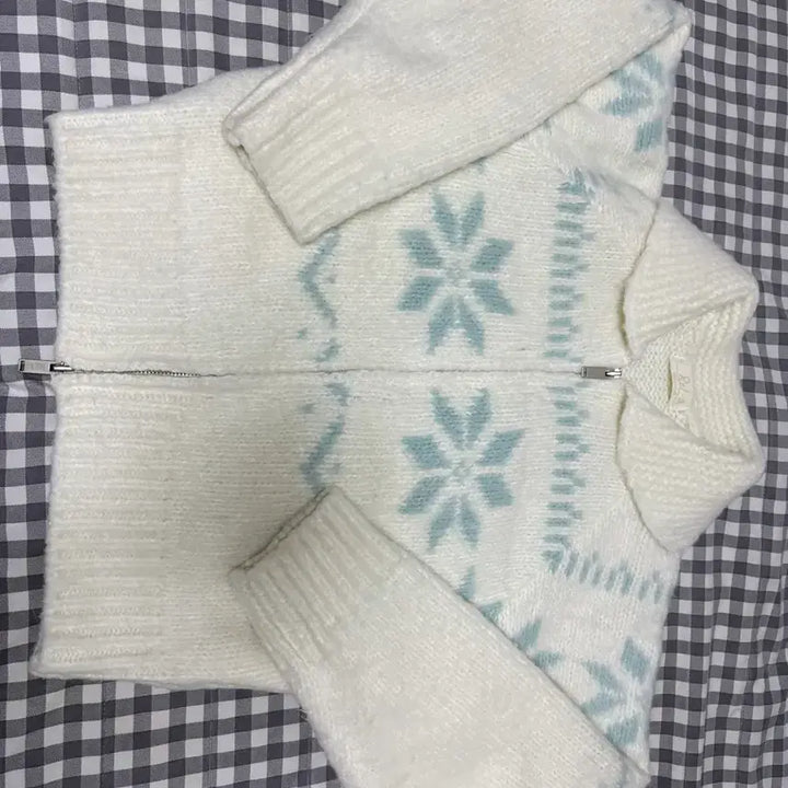 [BUNJANG] RIIZE Snowball Knit Cardigan White / 리엘 스노우볼 니트 가디건 화이트