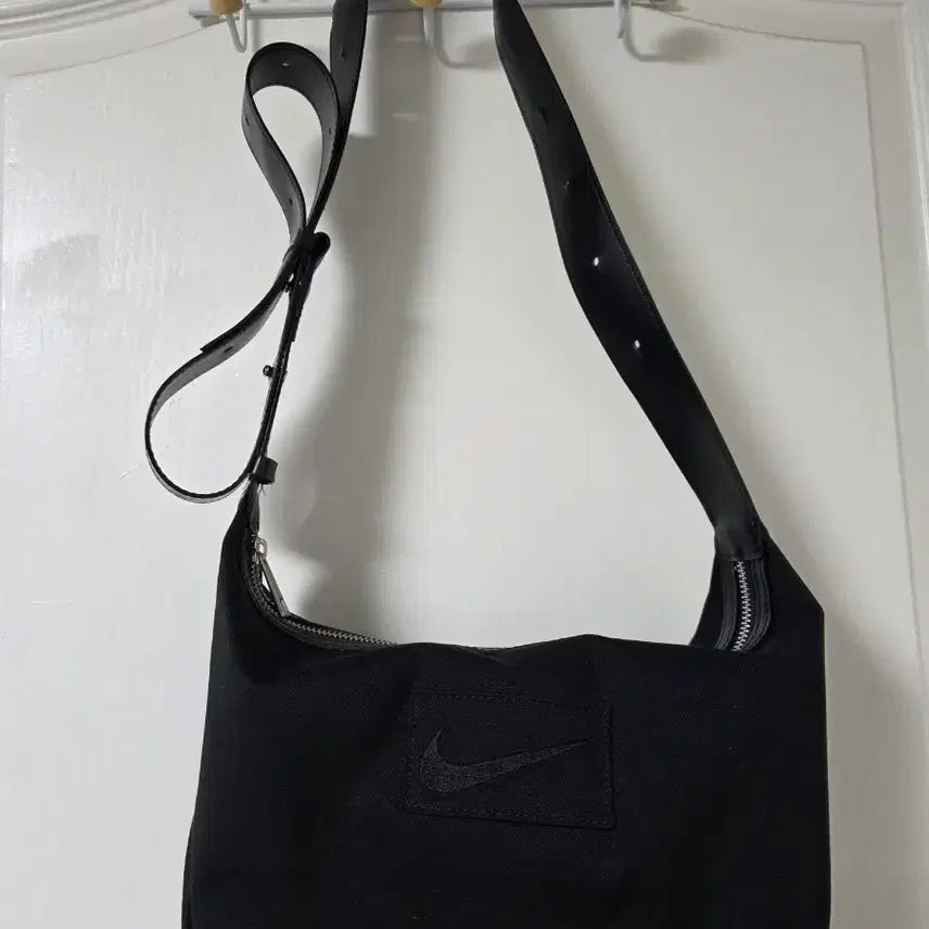 [BUNJANG] Kelly's Upcycling Nike Cushion Bag / 켈리즈 업사이클링 나이키 쿠션백
