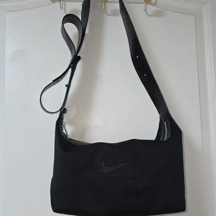 [BUNJANG] Kelly's Upcycling Nike Cushion Bag / 켈리즈 업사이클링 나이키 쿠션백