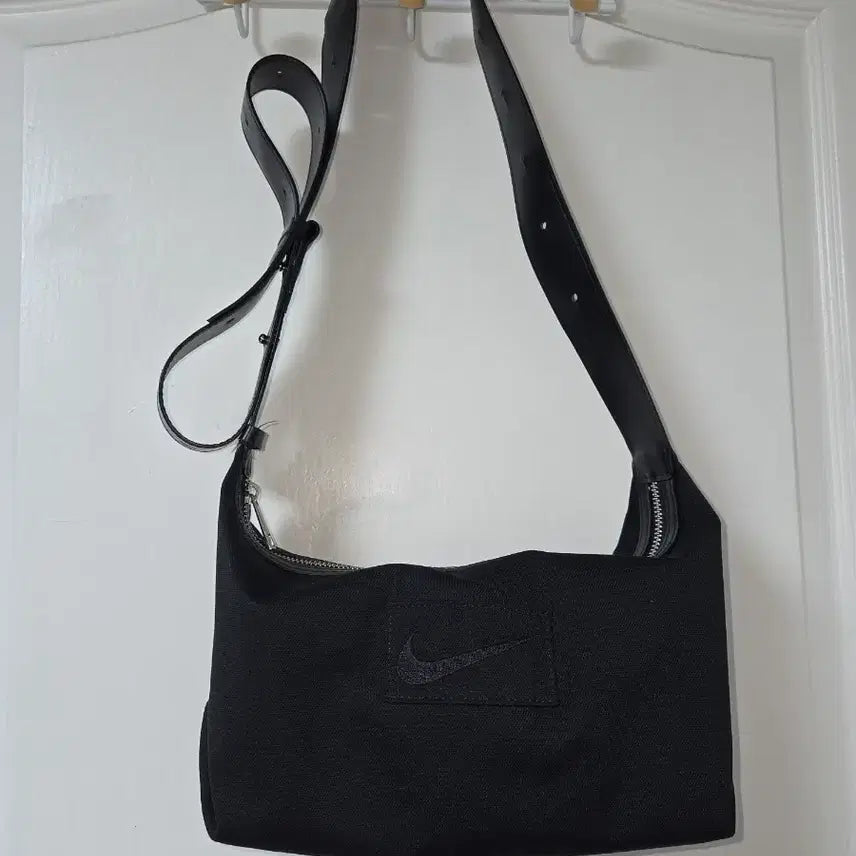 [BUNJANG] Kelly's Upcycling Nike Cushion Bag / 켈리즈 업사이클링 나이키 쿠션백