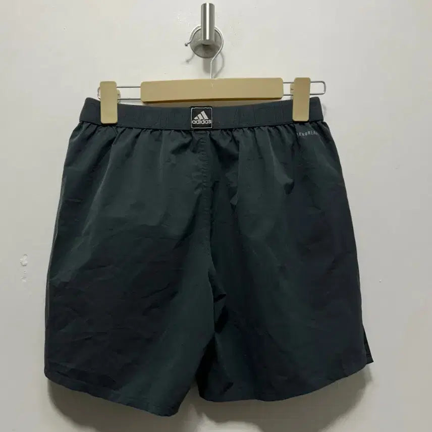 [SOLD OUT] 아디다스 삼선 트레이닝 반바지 블랙 M