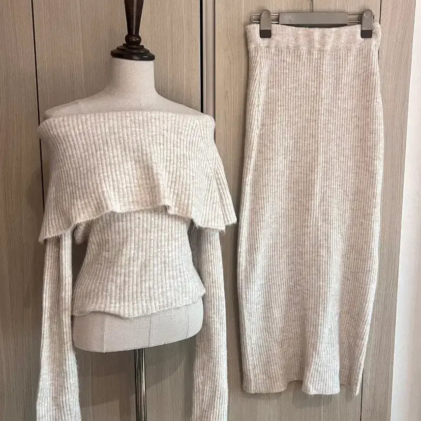 [BUNJANG] Yeori Fit Ivory Off-Shoulder Ribbed Knit Two-Piece Set / 여리핏 아이보리 오프숄더 골지 니트 투피스 세트 롱스커트 셋업 s m