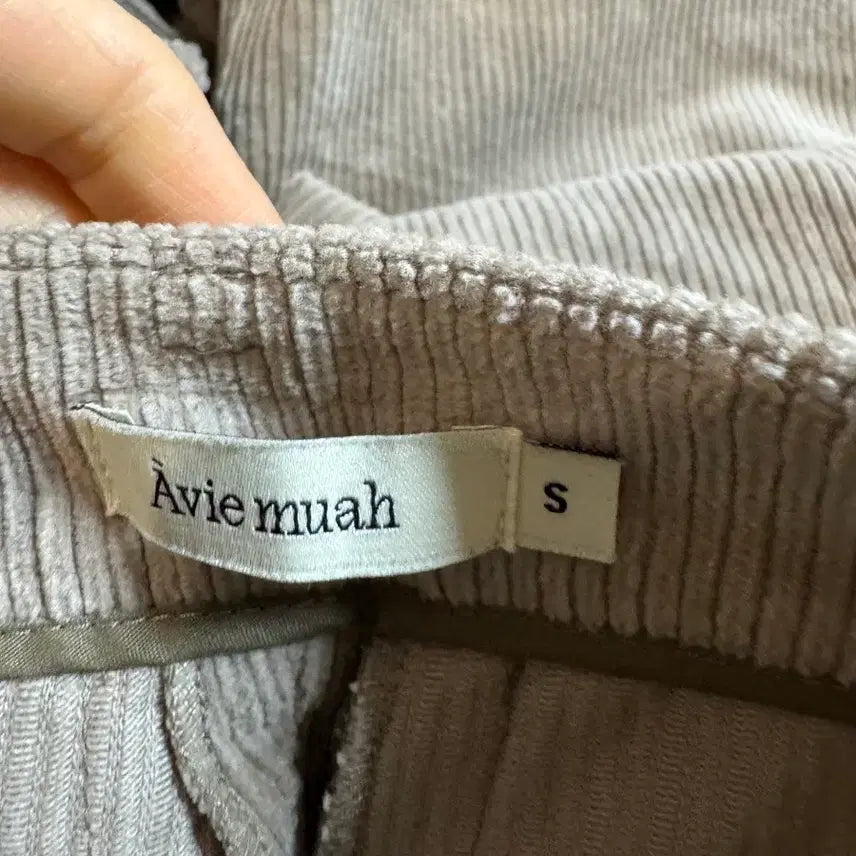 [BUNJANG] Avie Muah Corduroy Pants / Avie muah 아비에무아 코듀로이 바지