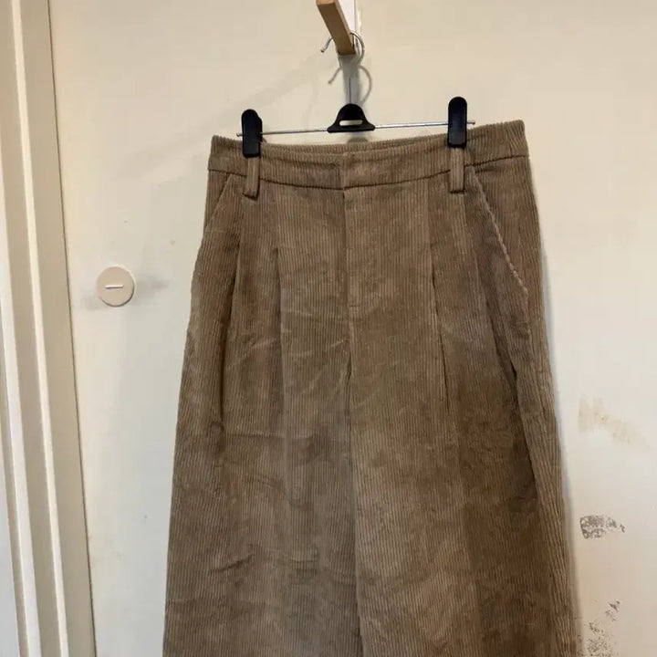 [BUNJANG] Avie Muah Corduroy Pants / Avie muah 아비에무아 코듀로이 바지
