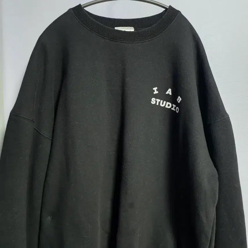 [BUNJANG] IAB Studio Sweatshirt Black / 아이앱 스튜디오 맨투맨 블랙