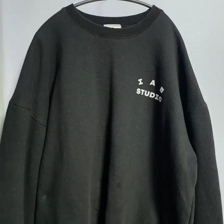 [BUNJANG] IAB Studio Sweatshirt Black / 아이앱 스튜디오 맨투맨 블랙