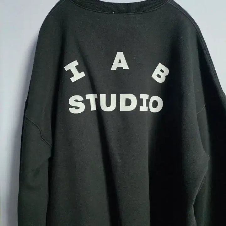 [BUNJANG] IAB Studio Sweatshirt Black / 아이앱 스튜디오 맨투맨 블랙