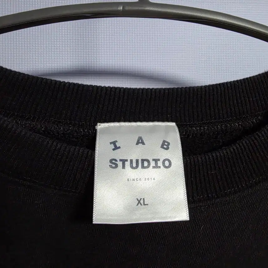 [BUNJANG] IAB Studio Sweatshirt Black / 아이앱 스튜디오 맨투맨 블랙