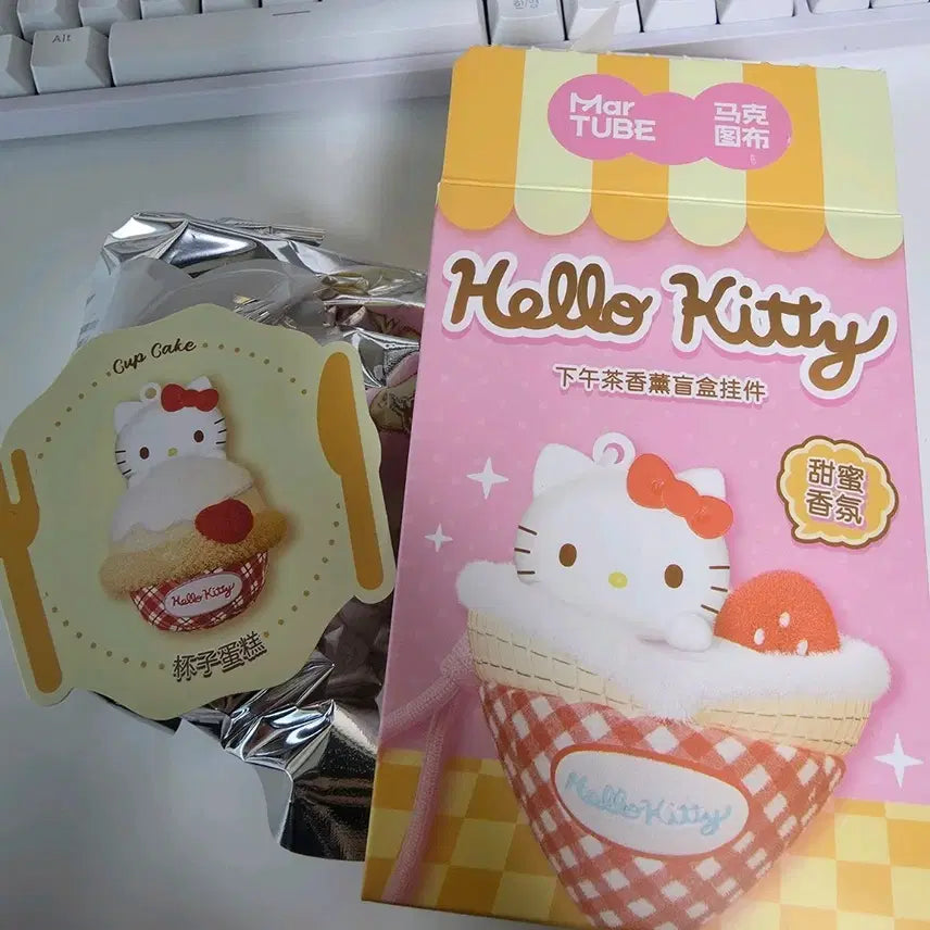 [BUNJANG] Hello Kitty Dessert Cupcake Keyring / 헬로키티 디저트 키링 컵케이크(향기나용)