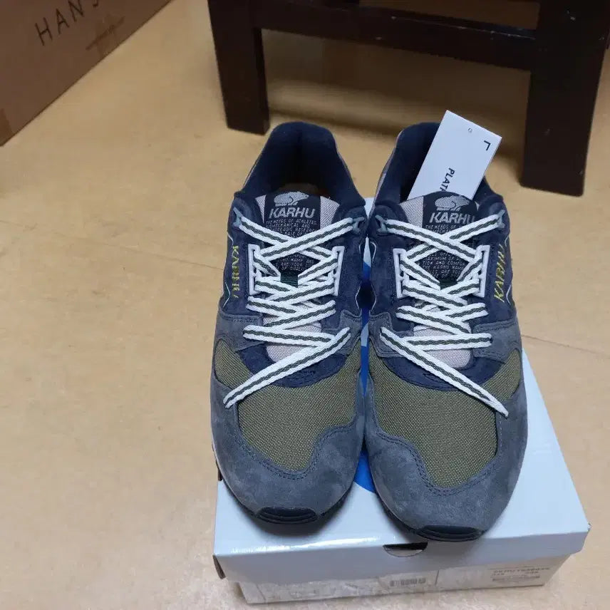 [BUNJANG] Karhu Synchron Khaki Sneakers US 8.0 / [255] 카르후 싱크론 카키 US8.0 새상품
