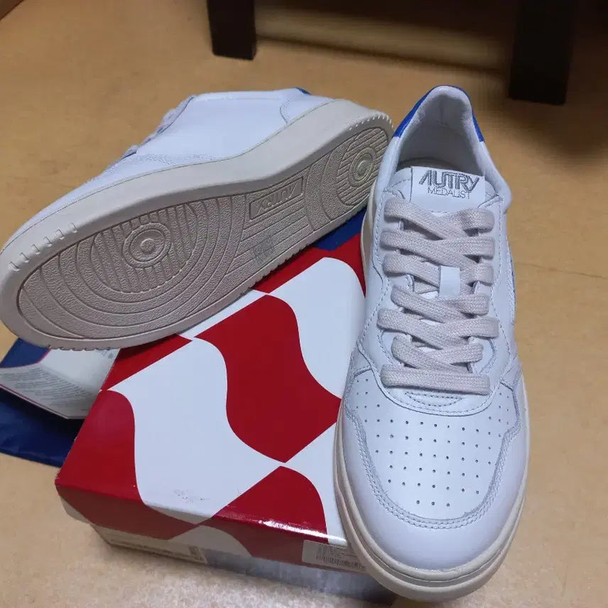 [BUNJANG] Autry Medalist Blue Tab Sneakers / [260]  오트리 메달리스트 블루탭 260사이즈 새상품