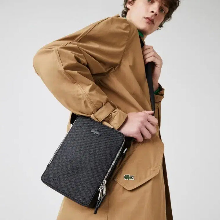 [BUNJANG] Lacoste Black Leather Mini Crossbody Bag / 새상품 라코스테 블랙 가죽 미니크로스백 산타코