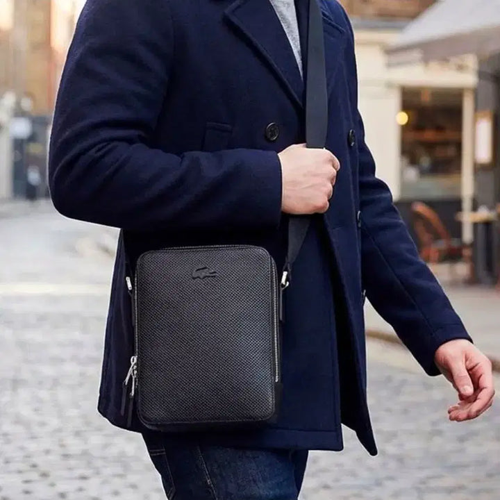 [BUNJANG] Lacoste Black Leather Mini Crossbody Bag / 새상품 라코스테 블랙 가죽 미니크로스백 산타코