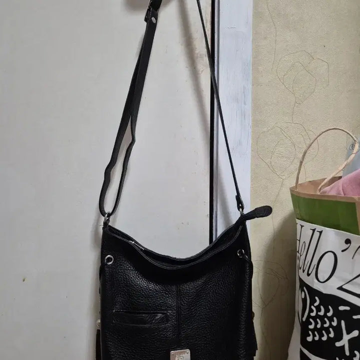 [BUNJANG] Nicole Miller Genuine Leather Crossbody Bag / 니꼴밀러 소가죽 크로스백