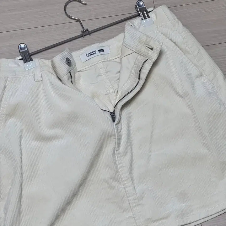[BUNJANG] Uniqlo Corduroy Mini Skirt / 유니클로 코듀로이 스커트