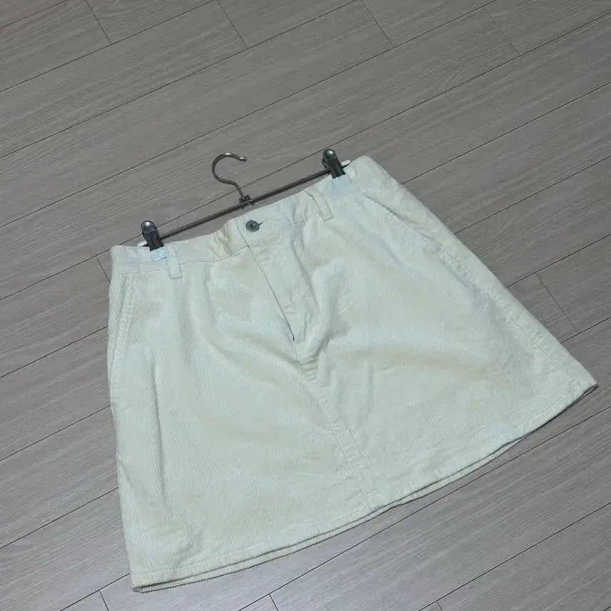 [BUNJANG] Uniqlo Corduroy Mini Skirt / 유니클로 코듀로이 스커트
