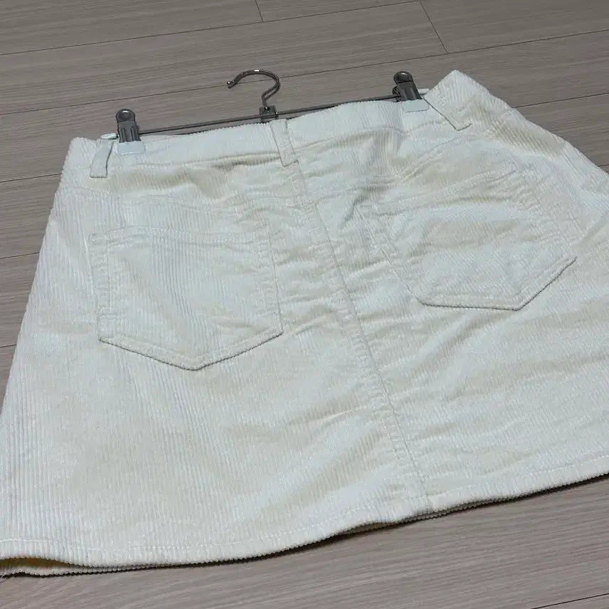 [BUNJANG] Uniqlo Corduroy Mini Skirt / 유니클로 코듀로이 스커트