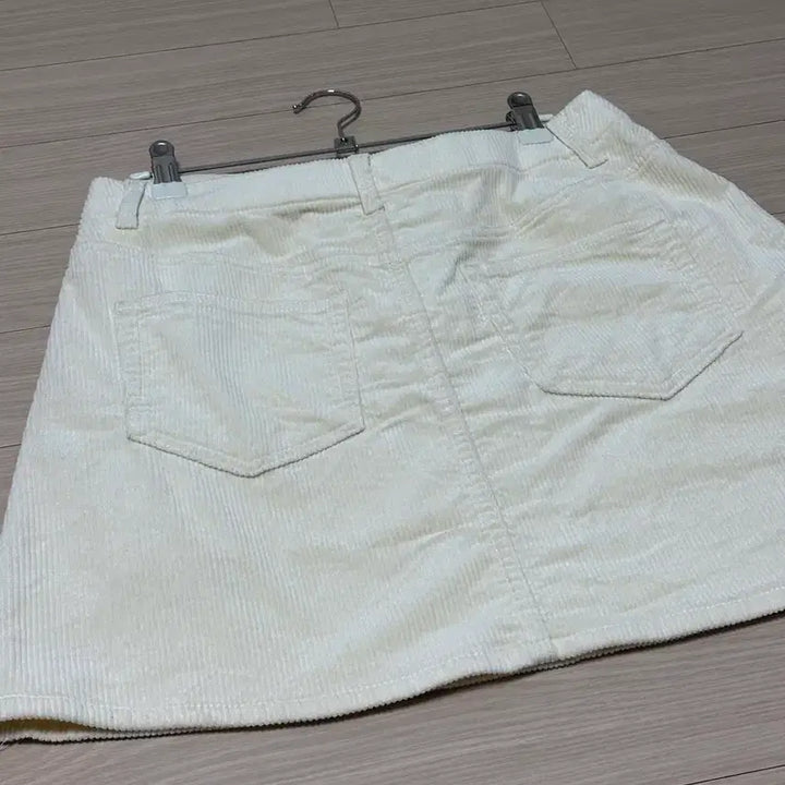 [BUNJANG] Uniqlo Corduroy Mini Skirt / 유니클로 코듀로이 스커트