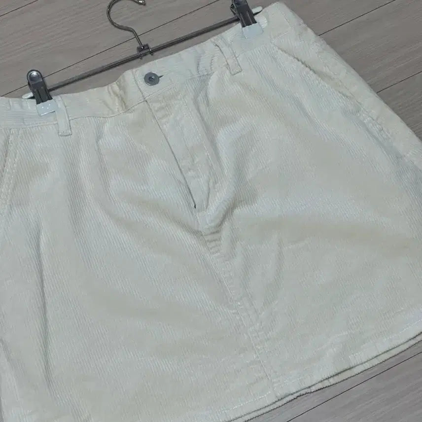 [BUNJANG] Uniqlo Corduroy Mini Skirt / 유니클로 코듀로이 스커트