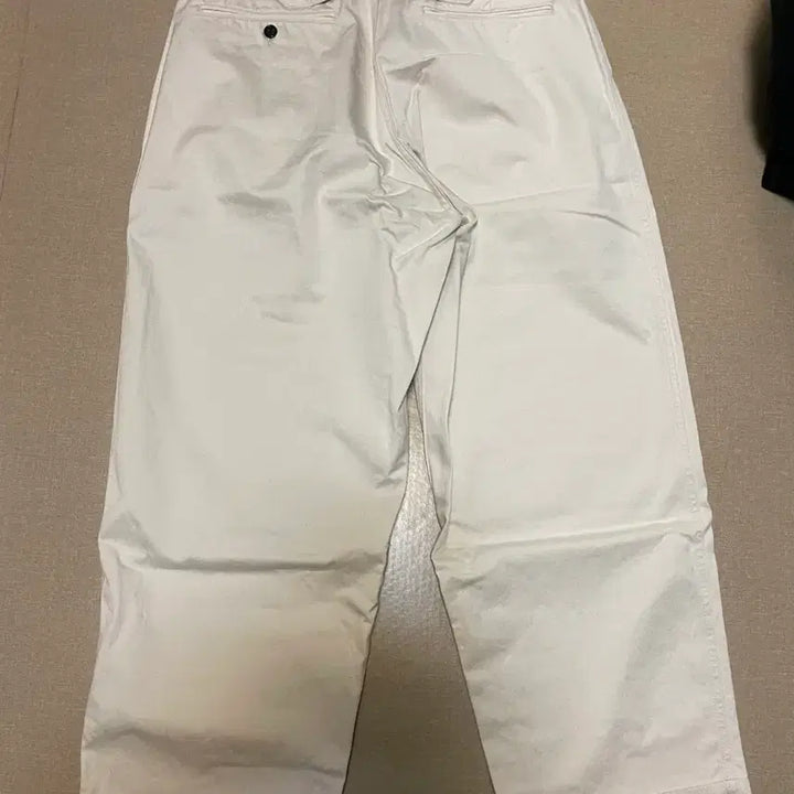 [BUNJANG] Ordinary Fits One-Tuck Wide Pants (Waistband) / 오디너리핏츠 원턱 와이드팬츠(신치백)