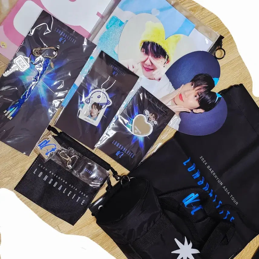 [BUNJANG] Baekhyun Lonsdaleite MD & Fansign Goods Bundle / 백현 론스달라이트 MD 사첵 굿즈 및 슬로건 양도 및 판매