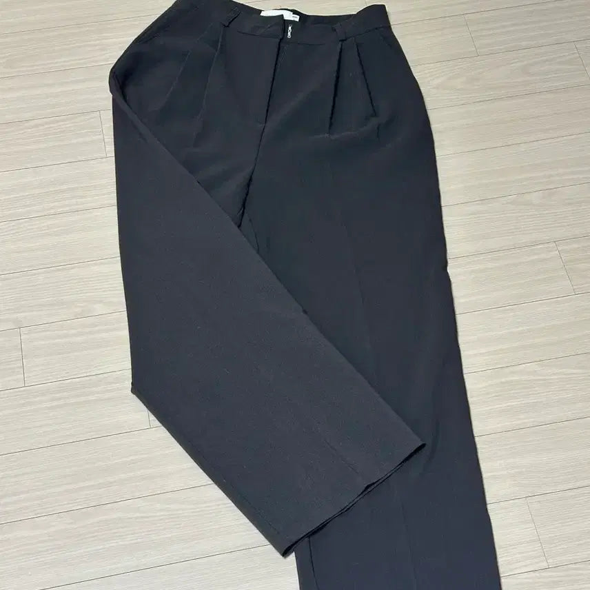 [BUNJANG] Trendier Apparel Brown Pleated Wide Leg Slacks / 트랜디어패럴 브라운 핀턱 와이드 슬랙스