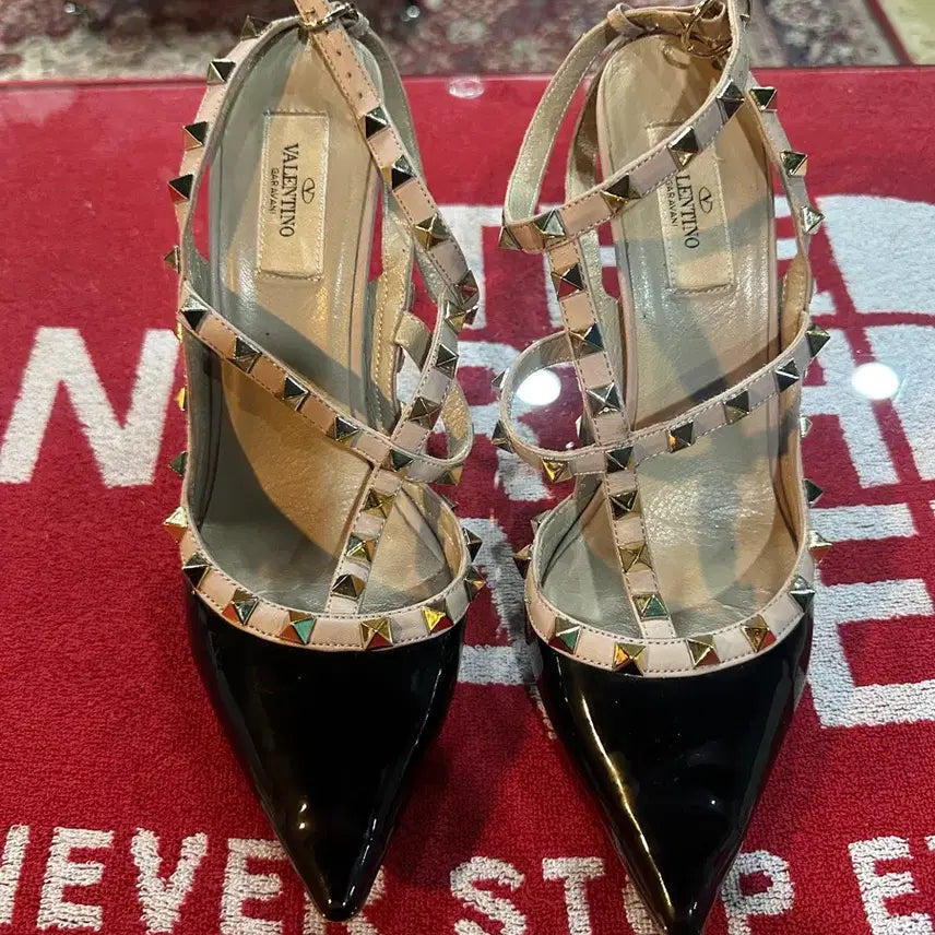 [BUNJANG] Valentino Rockstud Black Pumps (Size 39) / 발렌티노 락스터드 블랙 펌프스39사이즈
