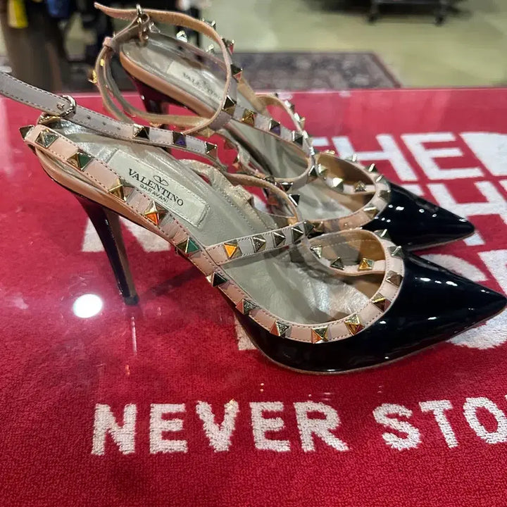 [BUNJANG] Valentino Rockstud Black Pumps (Size 39) / 발렌티노 락스터드 블랙 펌프스39사이즈