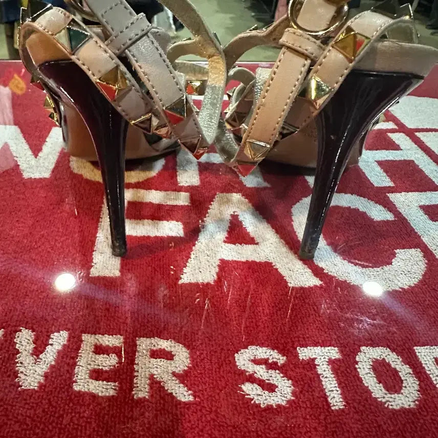 [BUNJANG] Valentino Rockstud Black Pumps (Size 39) / 발렌티노 락스터드 블랙 펌프스39사이즈