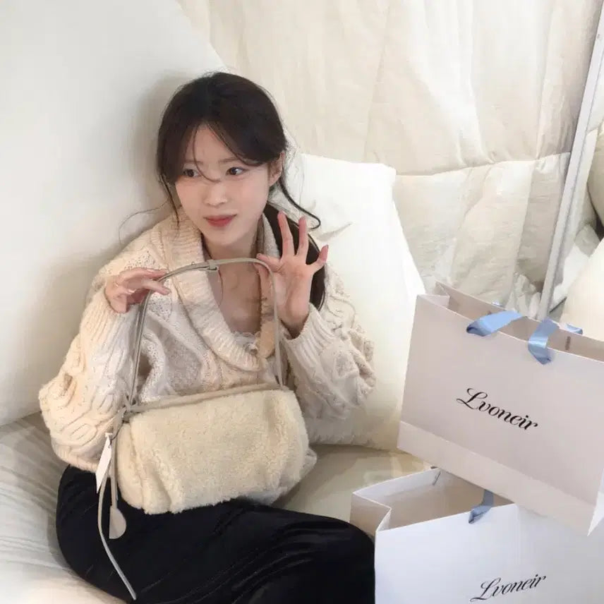 [SOLD OUT] 르보네어 퍼 벤토백