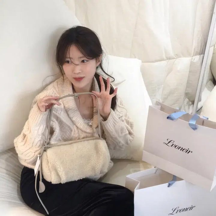 [SOLD OUT] 르보네어 퍼 벤토백