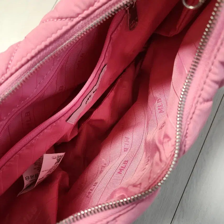 [BUNJANG] MLB Quilted Hobo Bag Medium CLE (Pink) / 새상품급)MLB퀼팅 호보백 미디움 CLE (Pink)여러 중고사이트에