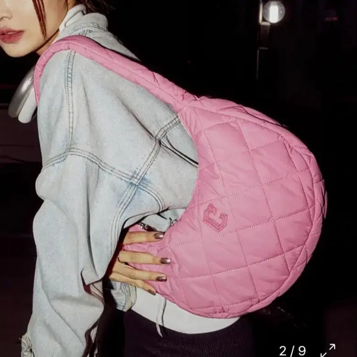 [BUNJANG] MLB Quilted Hobo Bag Medium CLE (Pink) / 새상품급)MLB퀼팅 호보백 미디움 CLE (Pink)여러 중고사이트에