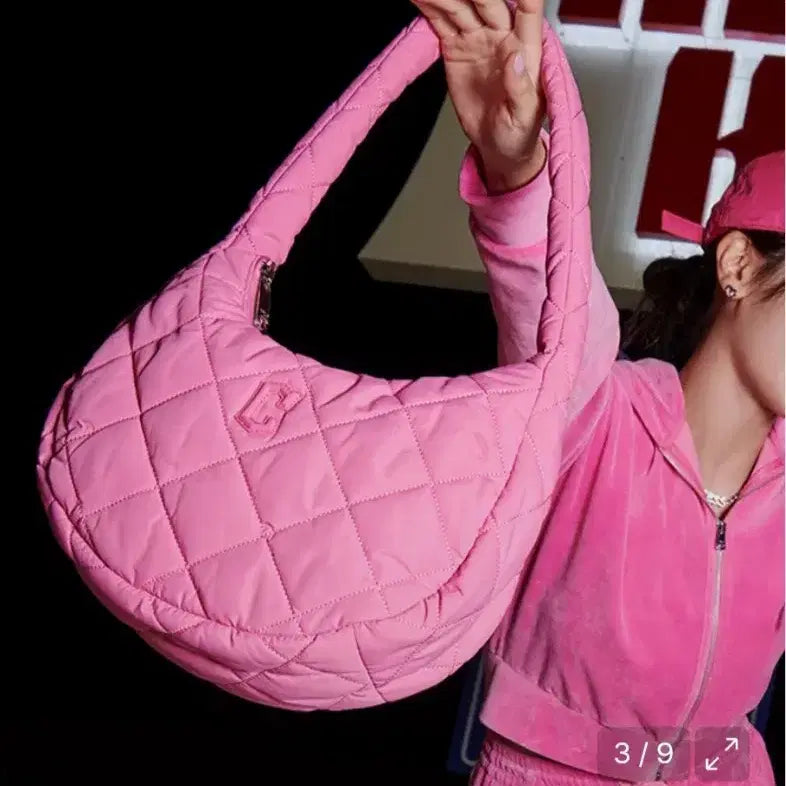 [BUNJANG] MLB Quilted Hobo Bag Medium CLE (Pink) / 새상품급)MLB퀼팅 호보백 미디움 CLE (Pink)여러 중고사이트에