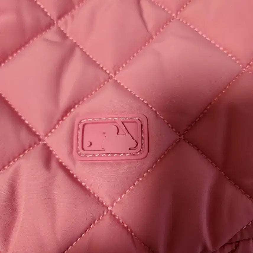 [BUNJANG] MLB Quilted Hobo Bag Medium CLE (Pink) / 새상품급)MLB퀼팅 호보백 미디움 CLE (Pink)여러 중고사이트에