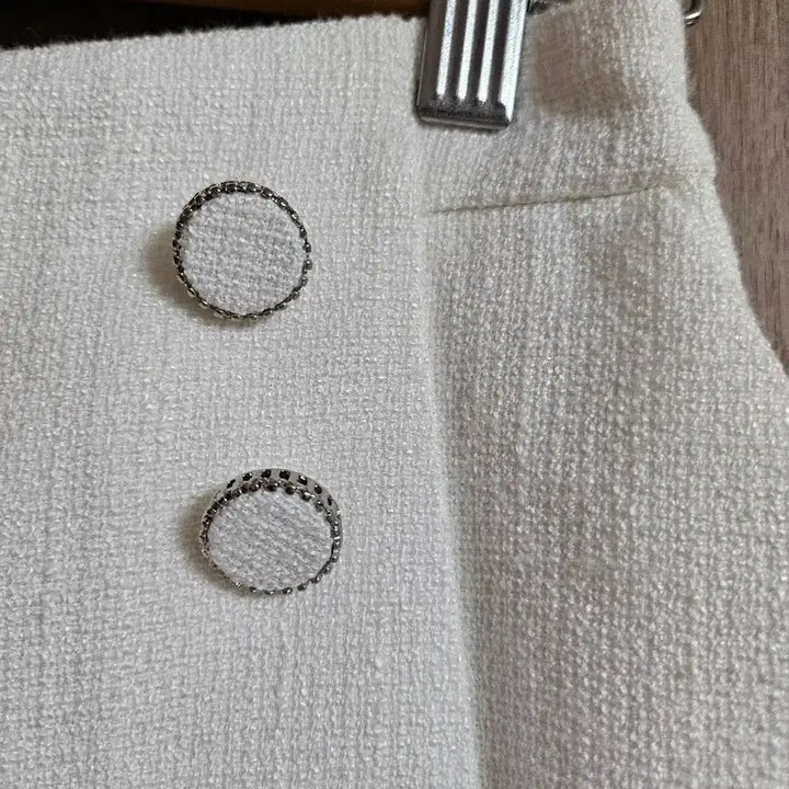 [BUNJANG] JJ JIGOTT Tweed Double Button Shorts / JJ지고트 더블버튼 트위드 팬츠
