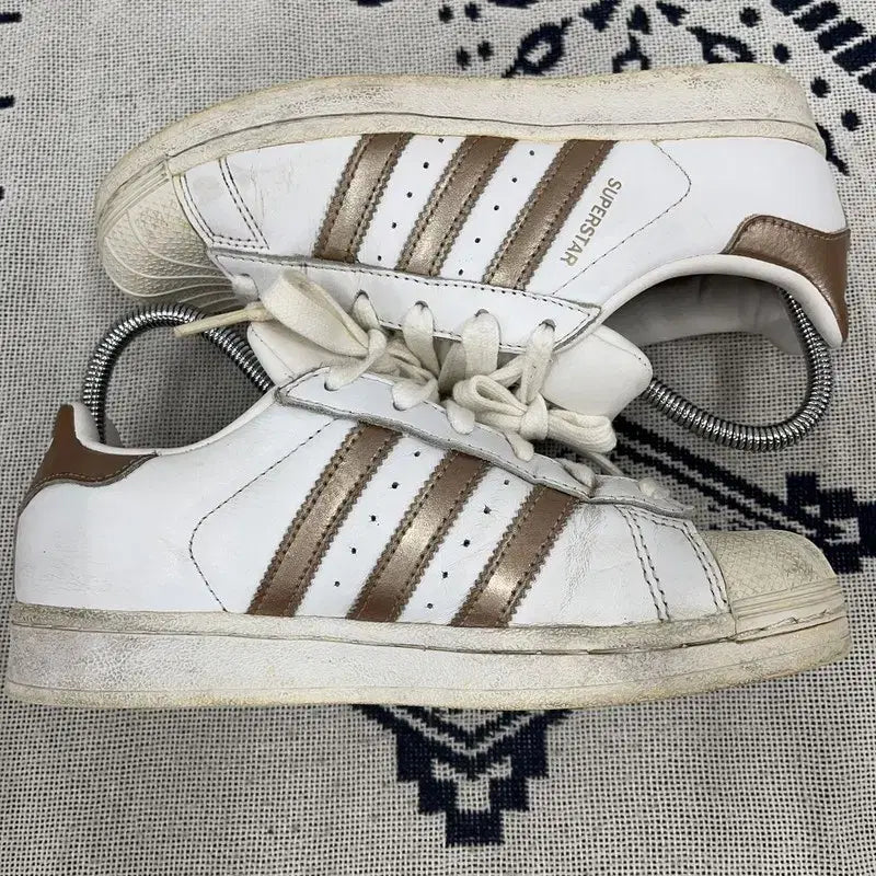 [BUNJANG] Adidas Superstar 2 Gold Sneakers / 아디다스 슈퍼스타 2 골드 스니커즈 신발 220 E02105