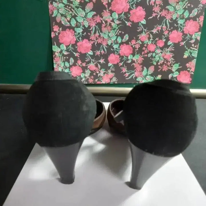[BUNJANG] Salvatore Ferragamo Suede Heel Pumps (245) / 여성 살바토르 페라가모  스웨이드힐  펌프스 구두 (245)