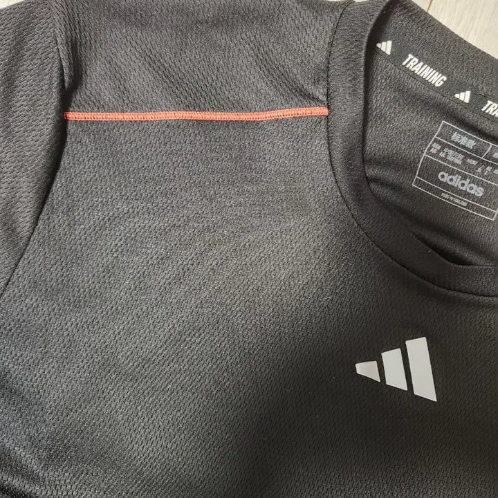 [BUNJANG] Adidas Performance Workout Base Logo Tee IB7901 / 아다다스 스포츠 기능성 반팔티 워크아웃 베이스 로고티 IB7901 사이즈