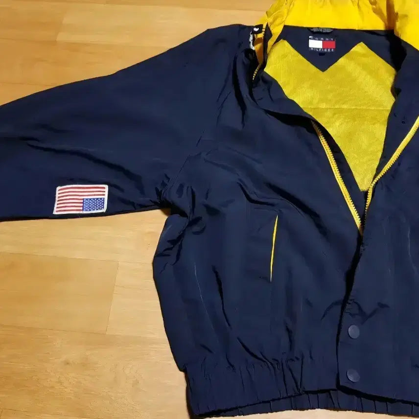 [BUNJANG] Tommy Hilfiger Old School Windbreaker Jacket / 타미힐피거 올드스쿨 바람막이 백로고