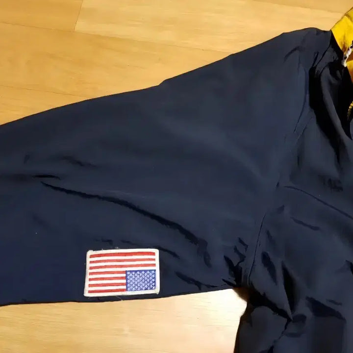 [BUNJANG] Tommy Hilfiger Old School Windbreaker Jacket / 타미힐피거 올드스쿨 바람막이 백로고