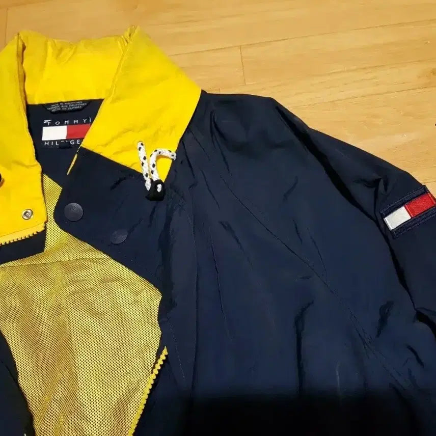 [BUNJANG] Tommy Hilfiger Old School Windbreaker Jacket / 타미힐피거 올드스쿨 바람막이 백로고