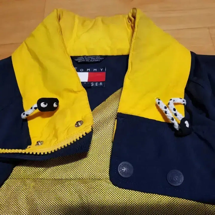 [BUNJANG] Tommy Hilfiger Old School Windbreaker Jacket / 타미힐피거 올드스쿨 바람막이 백로고