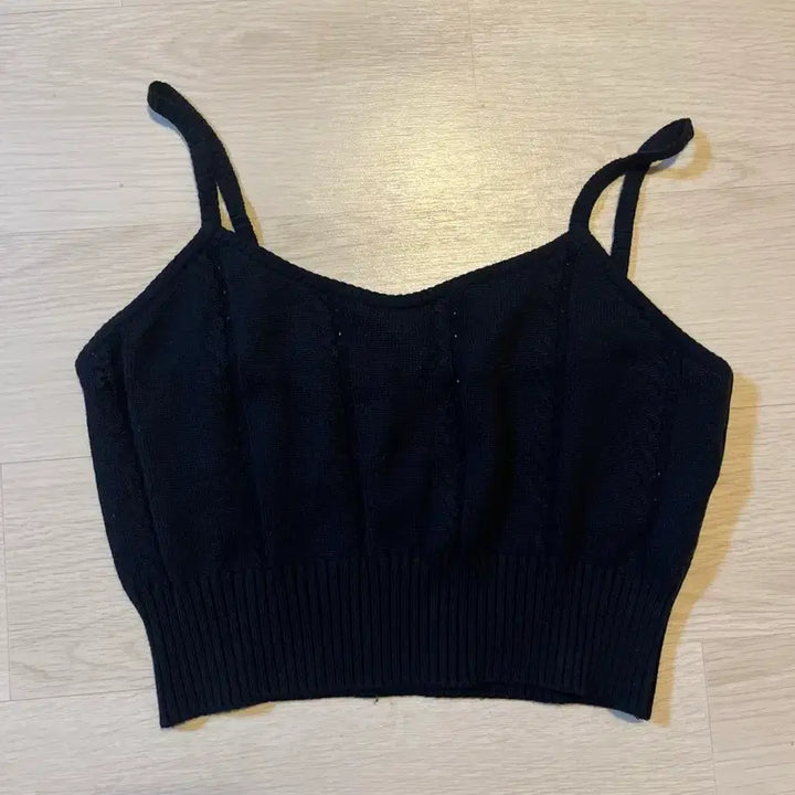 [BUNJANG] U.RAGO Lena Cropped Sleeveless Knit Top (Navy) / 유라고 Lena 크롭 슬리브리스 니트탑 (네이비)