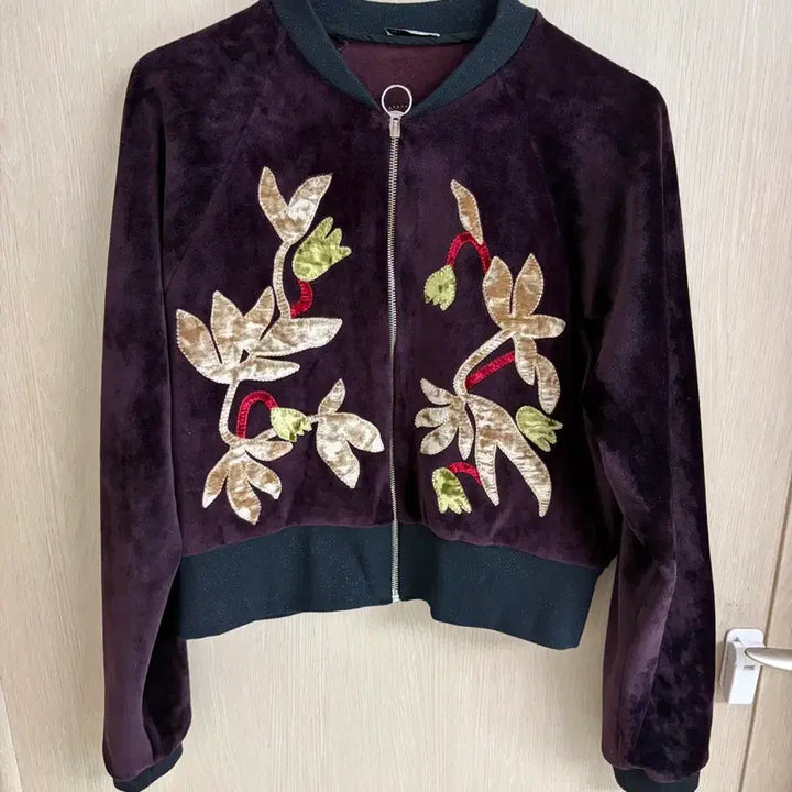 [BUNJANG] ZARA Velvet Embroidered Bomber Jacket / 자라 벨벳 자수 장식 봄버 자켓