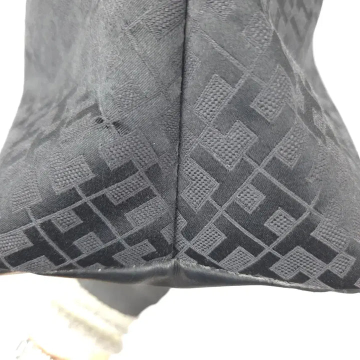 [BUNJANG] Tommy Hilfiger Monogram Tote Bag Black / 타미힐피거 모노그램 토트백 블랙