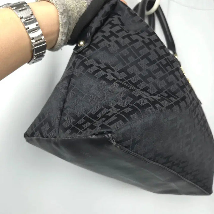[BUNJANG] Tommy Hilfiger Monogram Tote Bag Black / 타미힐피거 모노그램 토트백 블랙