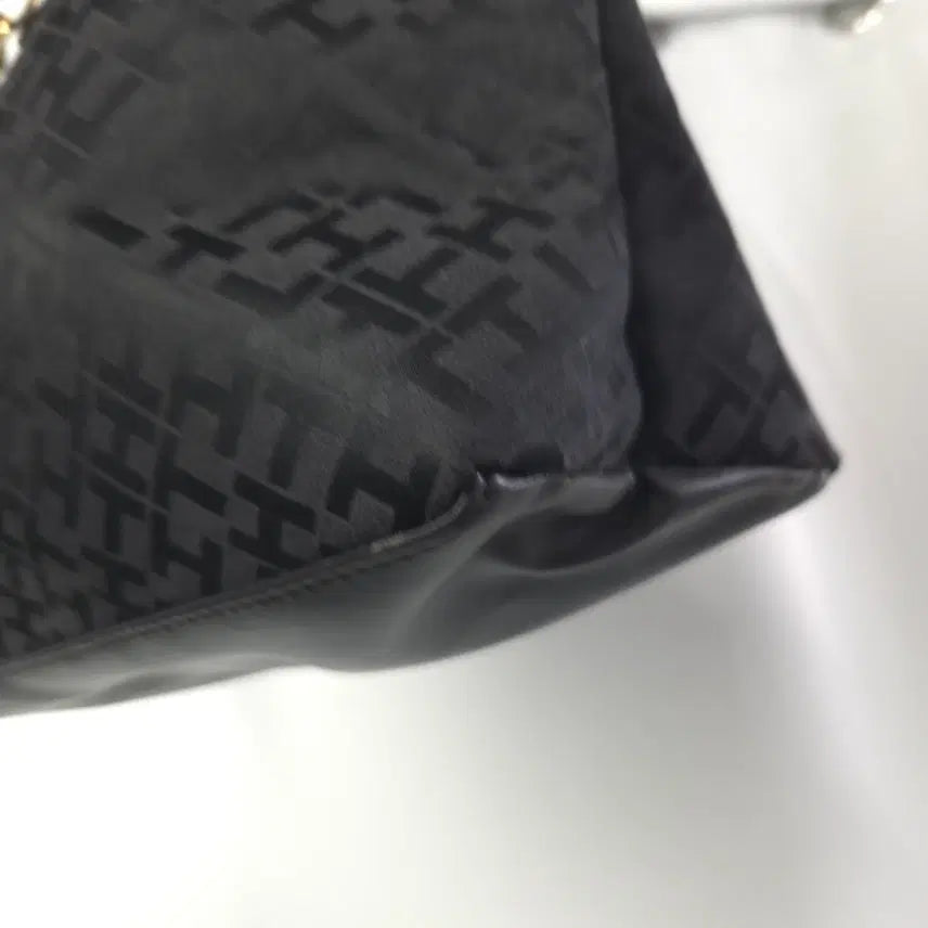 [BUNJANG] Tommy Hilfiger Monogram Tote Bag Black / 타미힐피거 모노그램 토트백 블랙