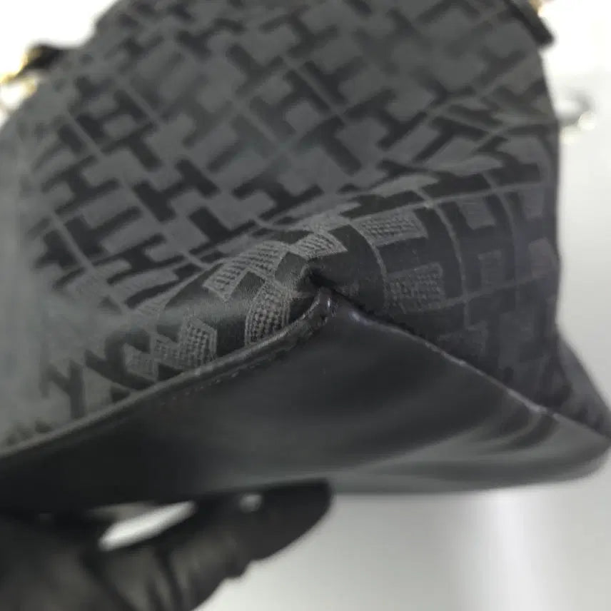 [BUNJANG] Tommy Hilfiger Monogram Tote Bag Black / 타미힐피거 모노그램 토트백 블랙