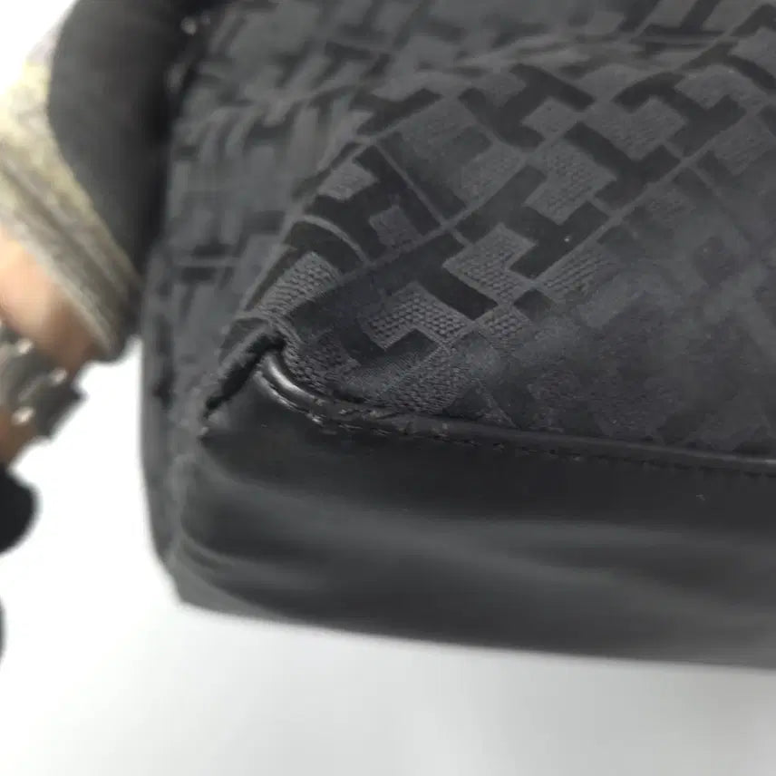 [BUNJANG] Tommy Hilfiger Monogram Tote Bag Black / 타미힐피거 모노그램 토트백 블랙